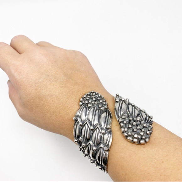 Margot de Taxco cornflower clamper Bracelet 5316 - Picture 1 of 13